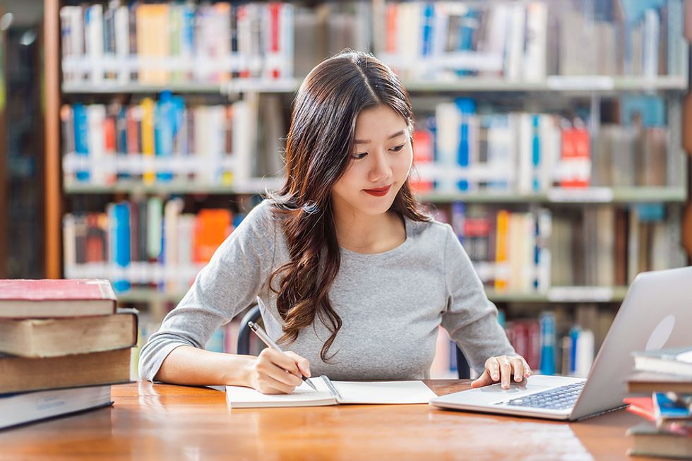 A college student goes over her job search checklist.