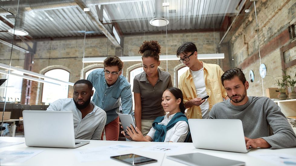 A group of coworkers gather together to share ideas.