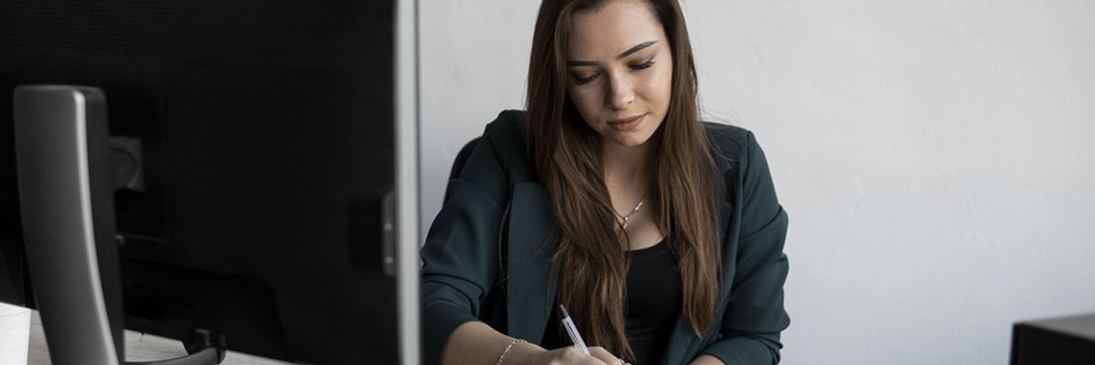 A reporter for an online publication takes notes.