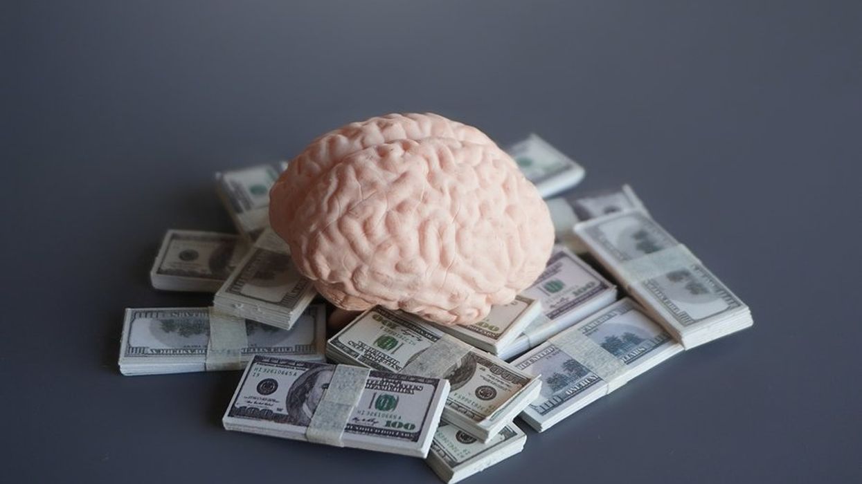 Brain on pile of money represents "monetize your mind" free training by Work It DAILY