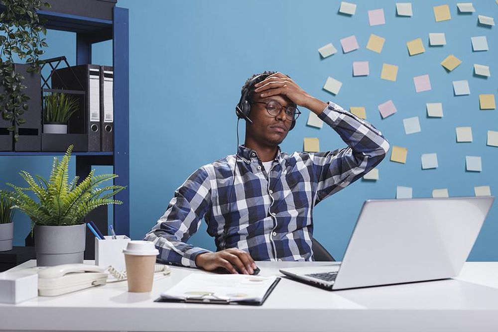 how to deal with angry customers - Work It Daily