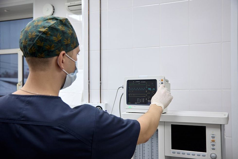 Doctor uses a medical device before performing a surgery