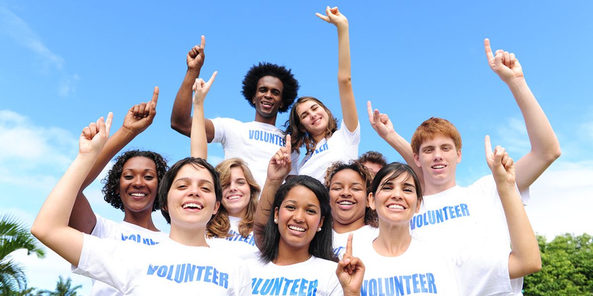 3 Reasons Why Community Service Benefits The Workplace - Work It Daily