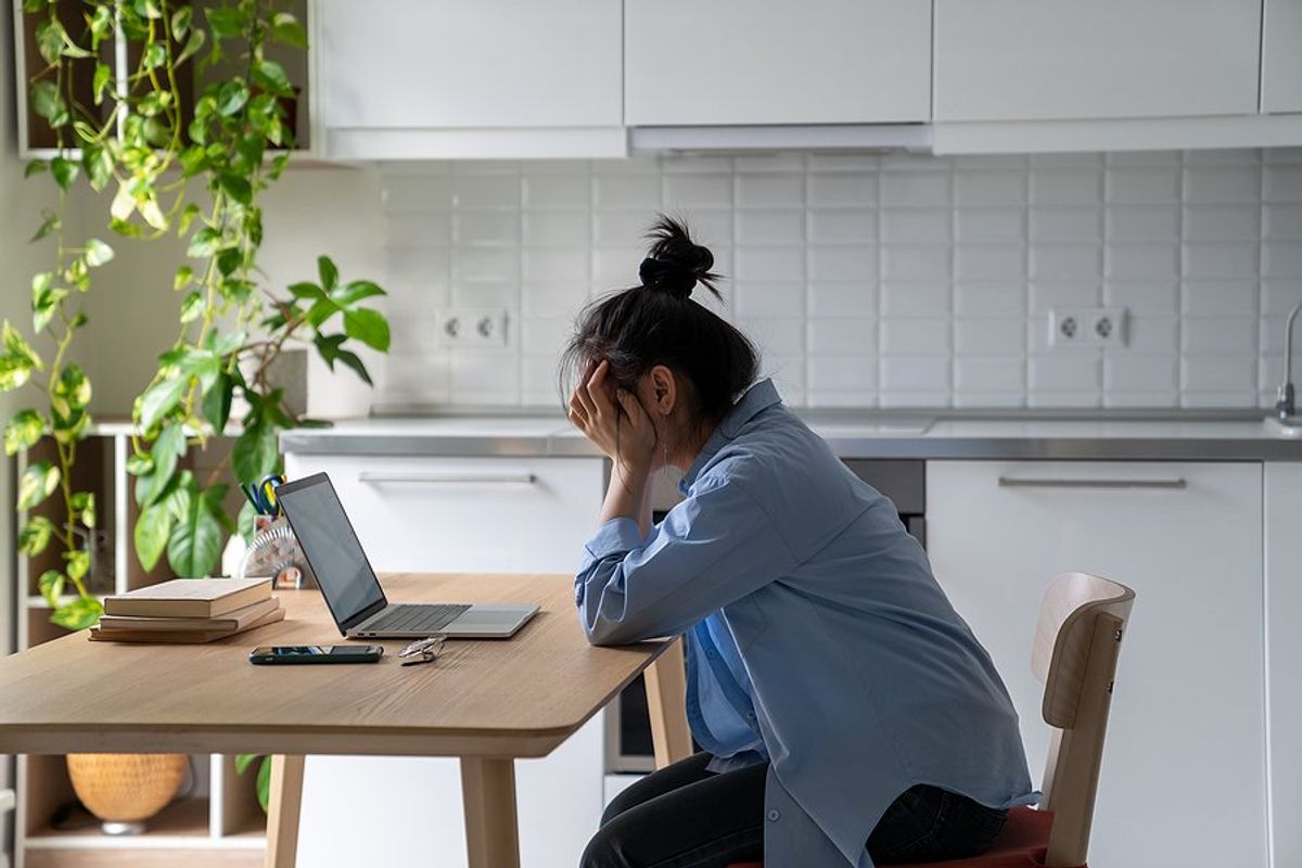Frustrated woman realizes she applied to "ghost jobs"