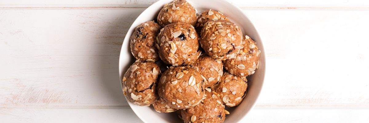 Healthy chocolate chip oat energy bites for work