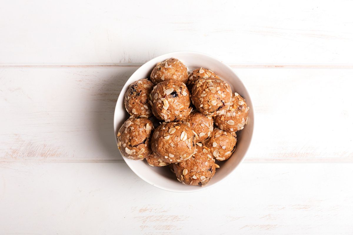 Healthy chocolate chip oat energy bites for work