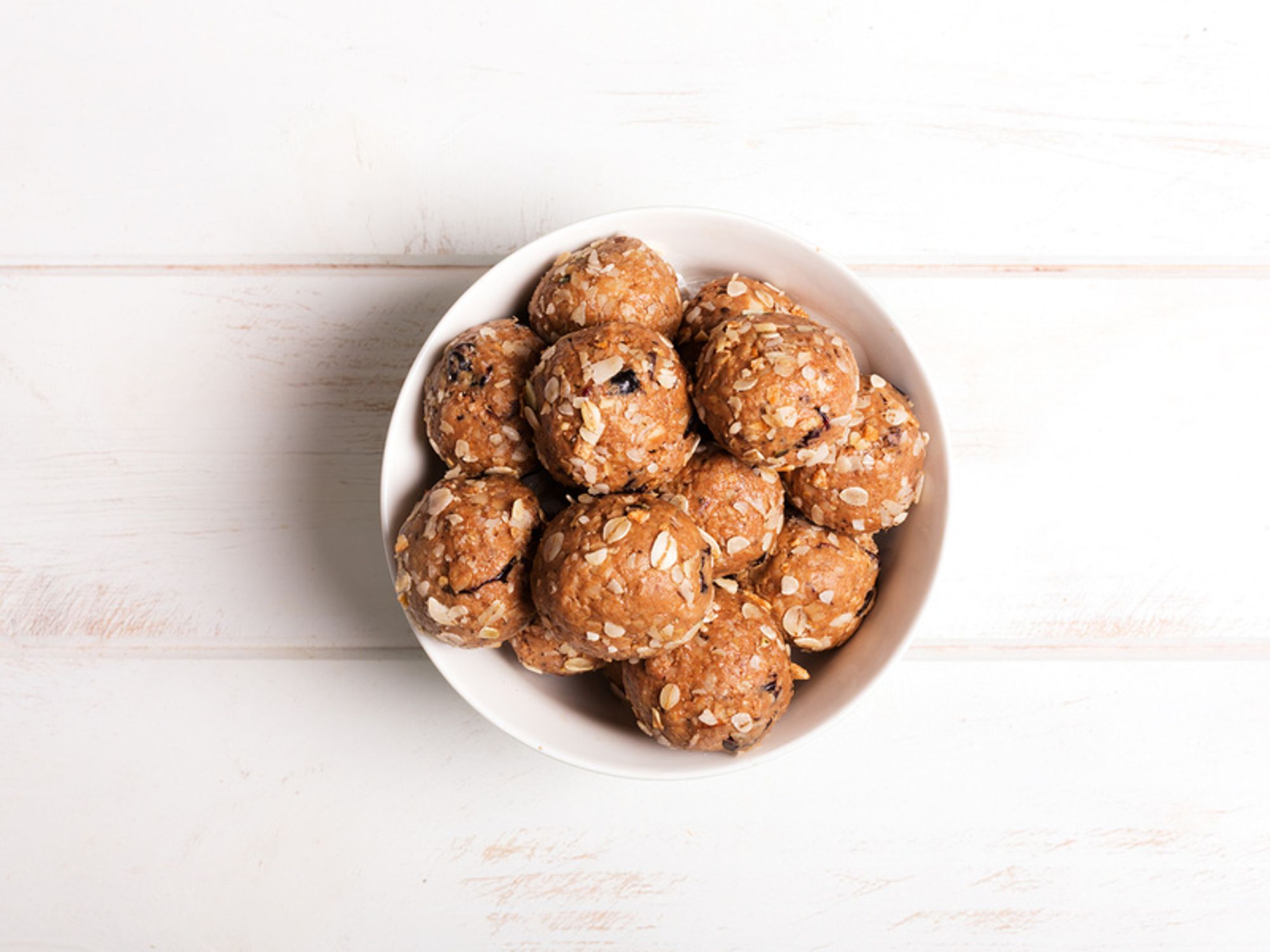 Healthy chocolate chip oat energy bites for work