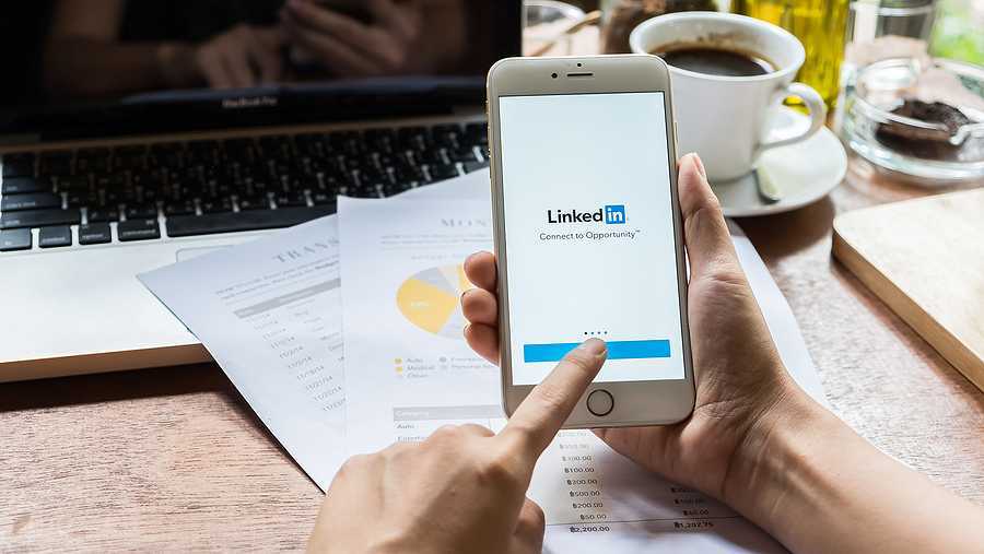 Hiring manager logs in to LinkedIn to search for qualified candidates