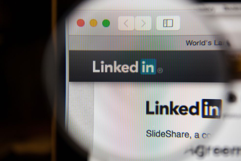 4 Ways To Add Value In LinkedIn Groups