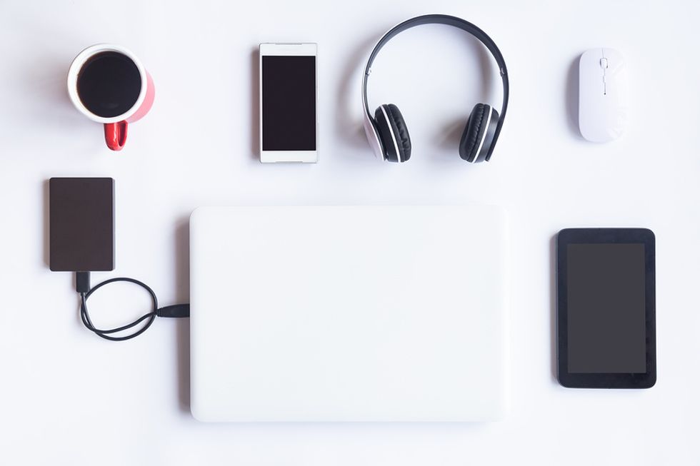 5 Items Everyone Should Have At Their Work Desk