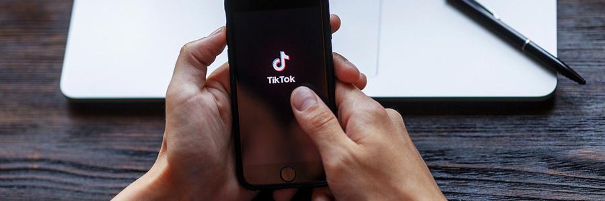 Job seekers opens TikTok