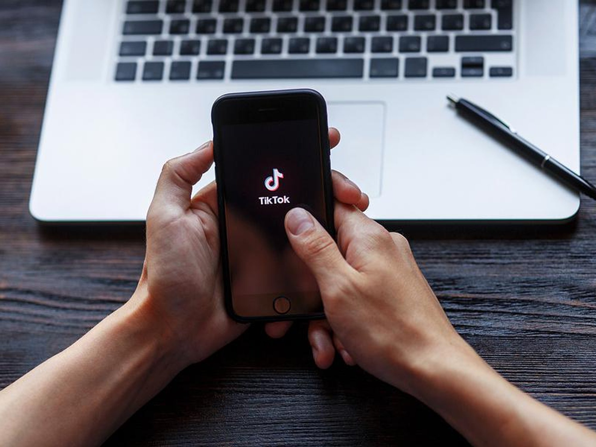 Job seekers opens TikTok