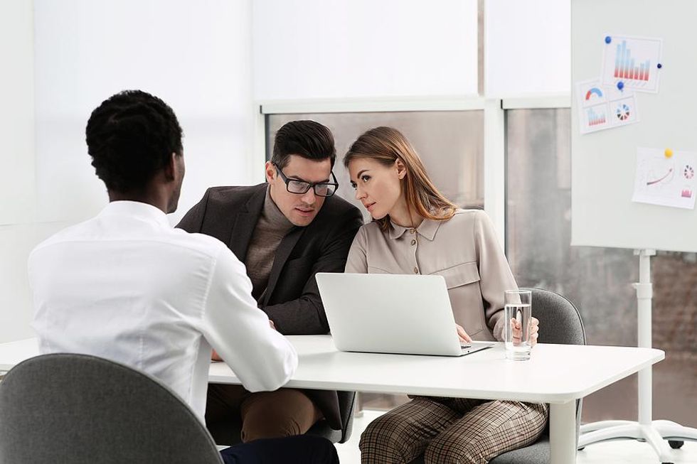 Man has a bad feeling about a job during the interview