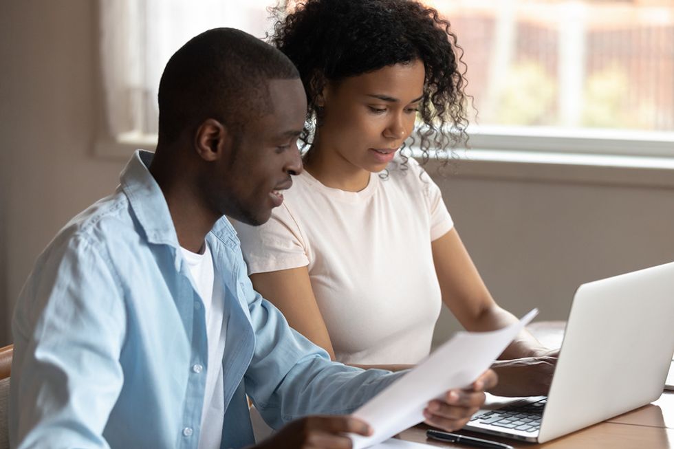 Man helps his friend format her resume