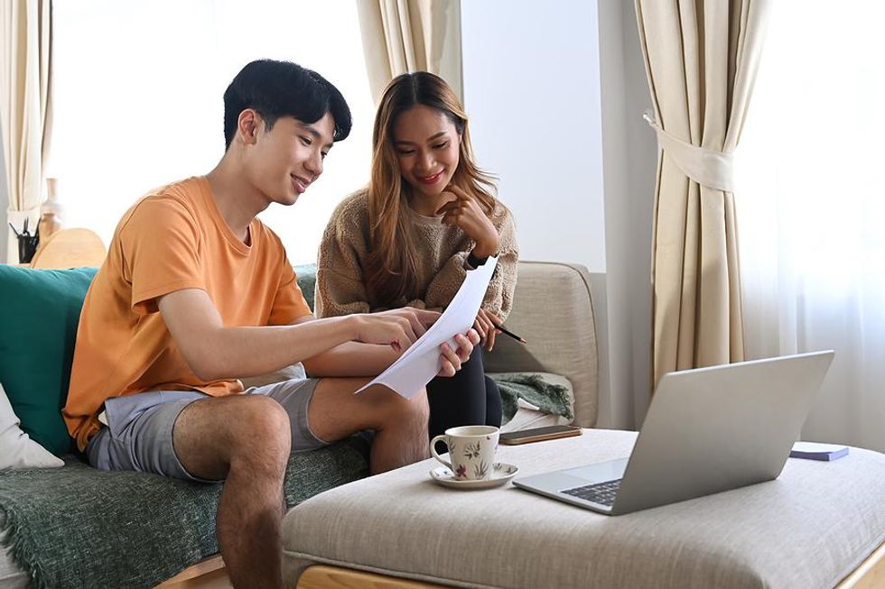 Man helps his friend with her resume and job search