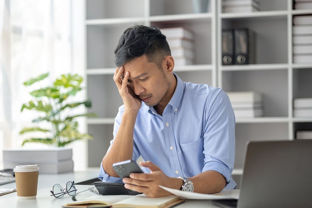 Man holding phone wonders why he's getting interviews but no job offers