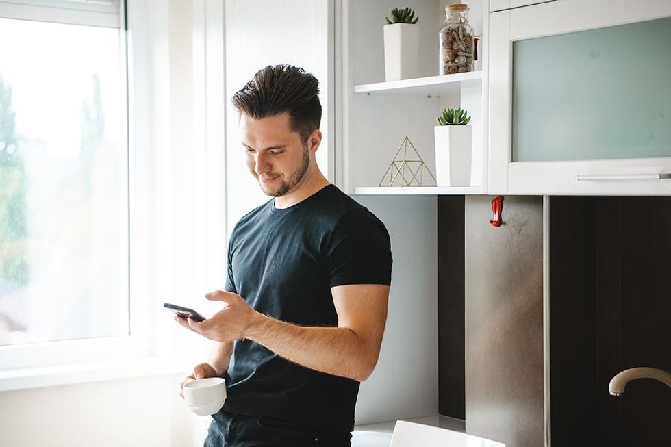 Man holds his phone and practices leaving a voicemail for a job