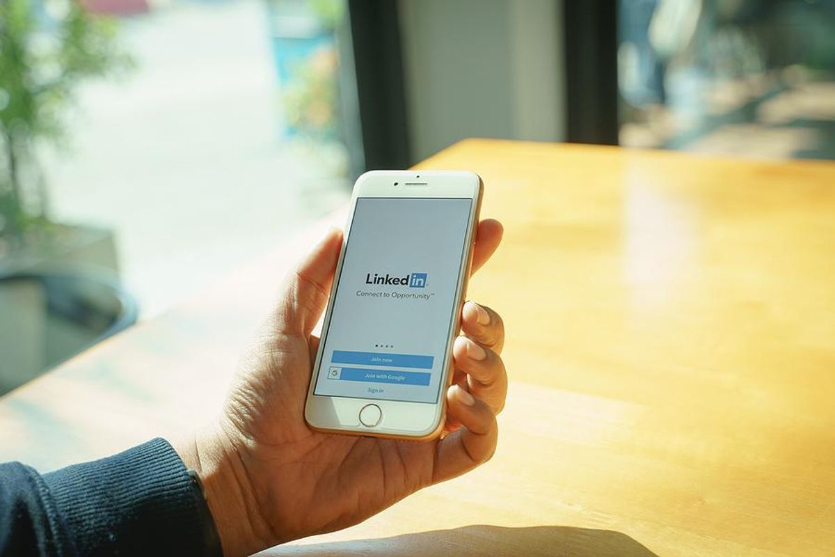 Man logs in to LinkedIn