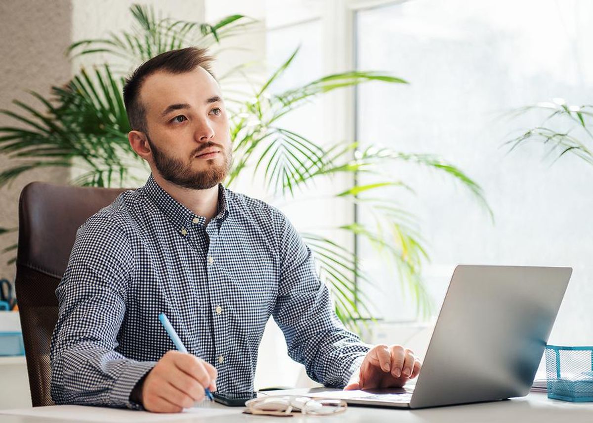 Man looks for a job while employed