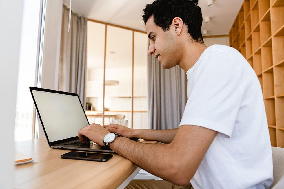 Man on laptop with no work experience applies for jobs