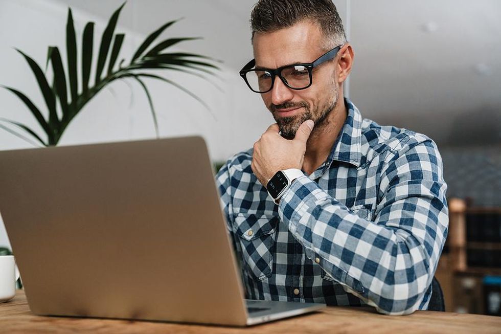 Man on laptop writes a career change resume