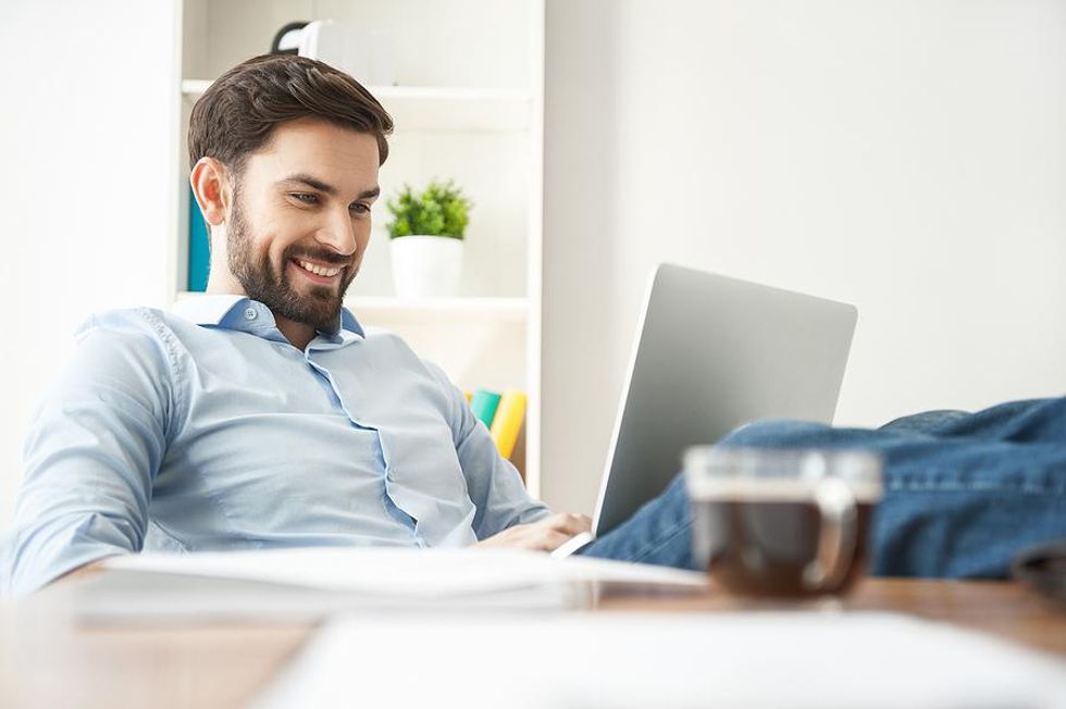 Man on laptop writes a connection story in his job search