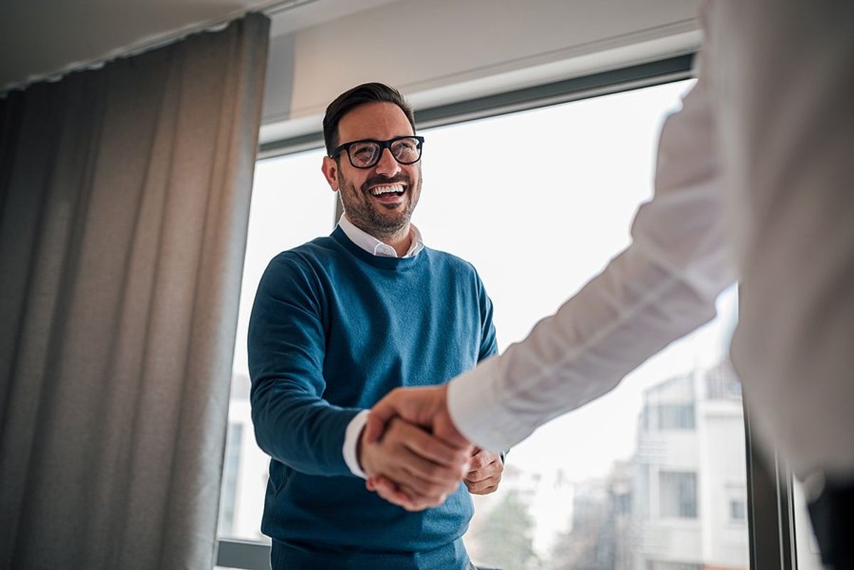 Man shakes hands with the hiring manager after accepting a job offer