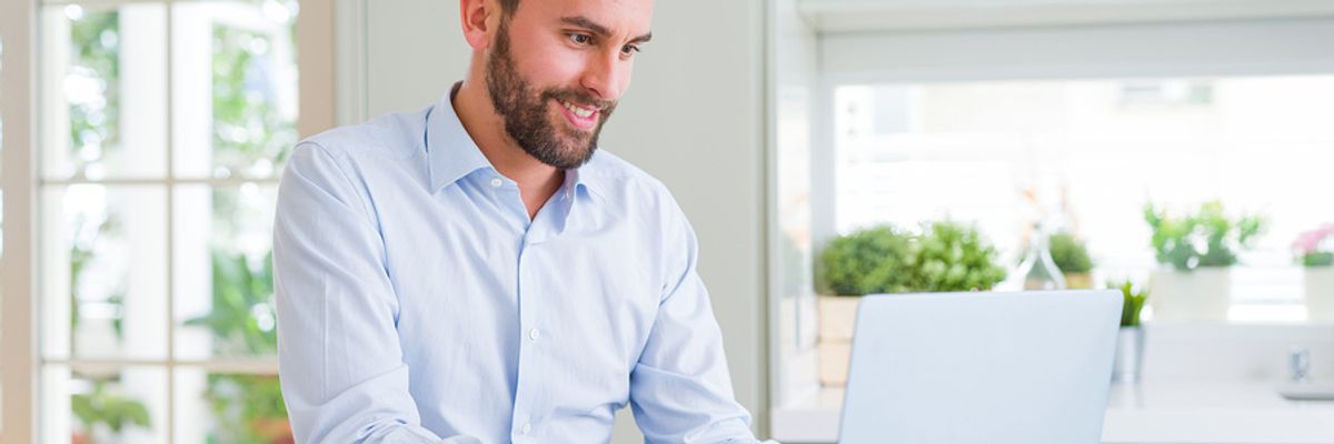 Man starting a conversation on LinkedIn with his new connection