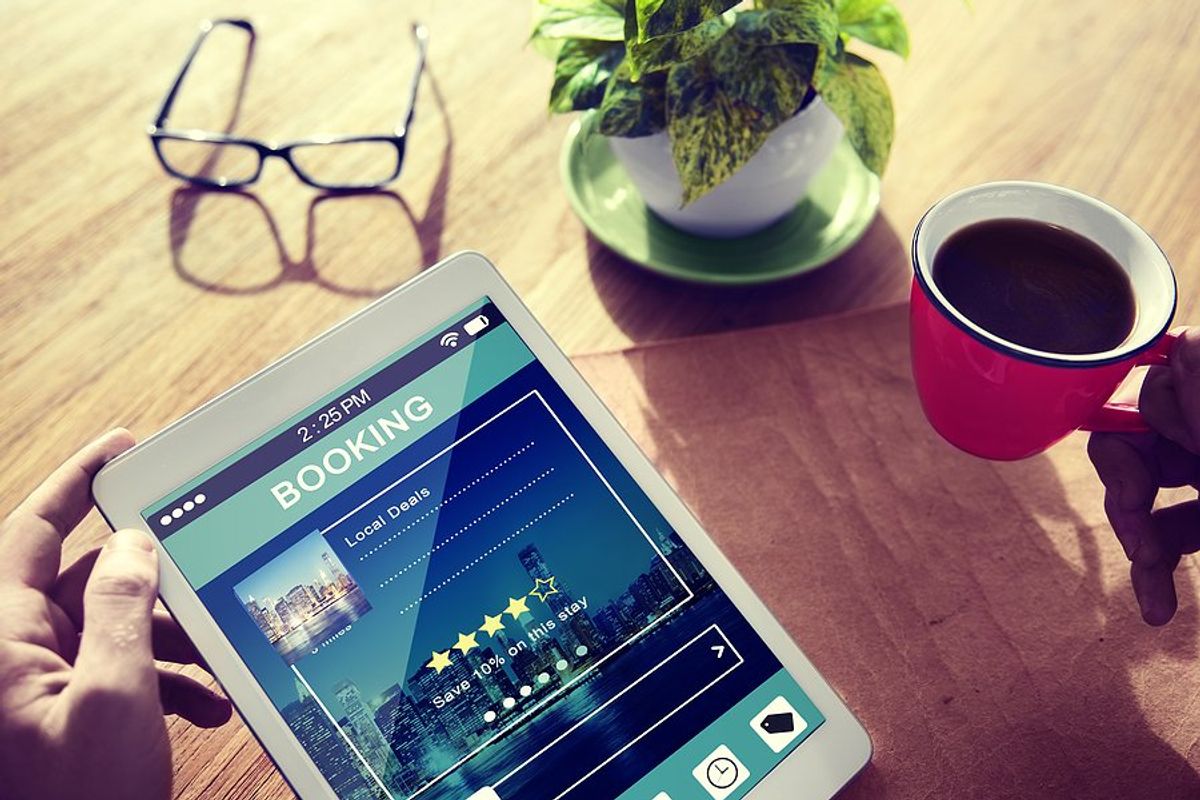 Man uses an SaaS hospitality app