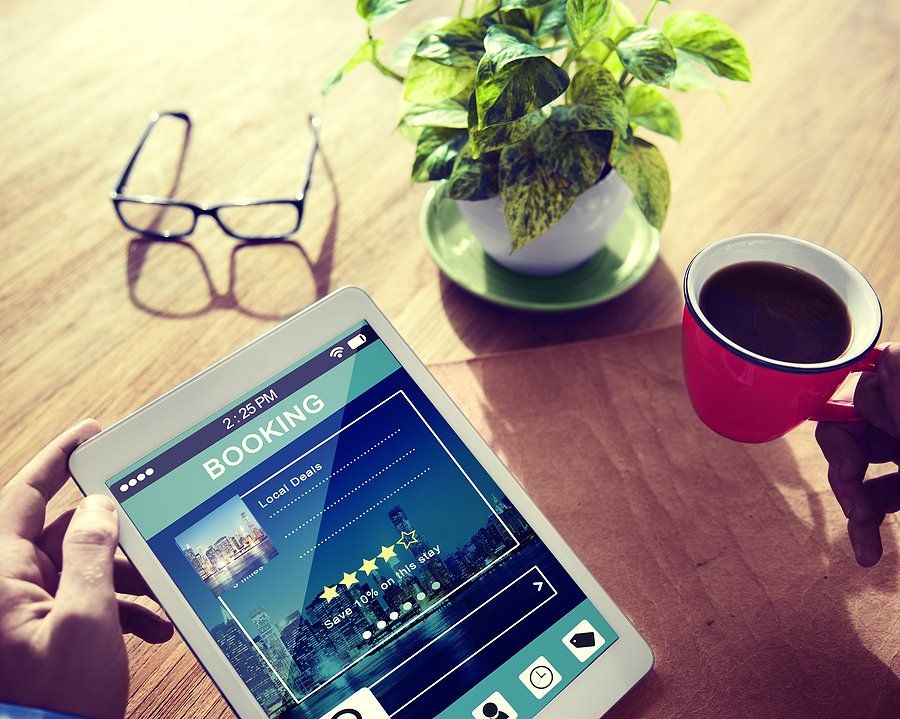 Man uses an SaaS hospitality app