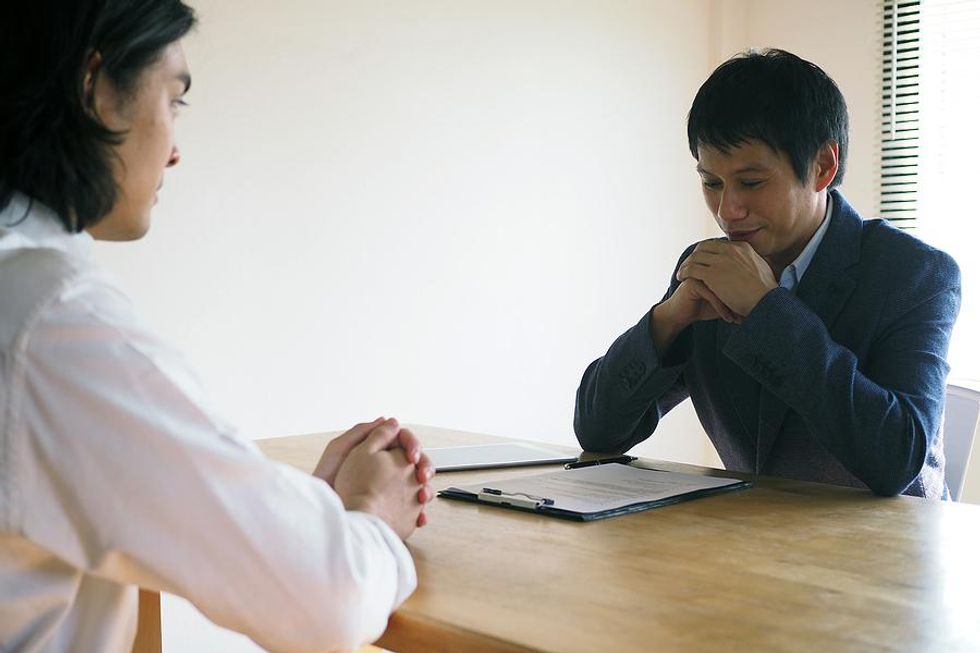 Man waits to hear if he got a job offer or not after an interview