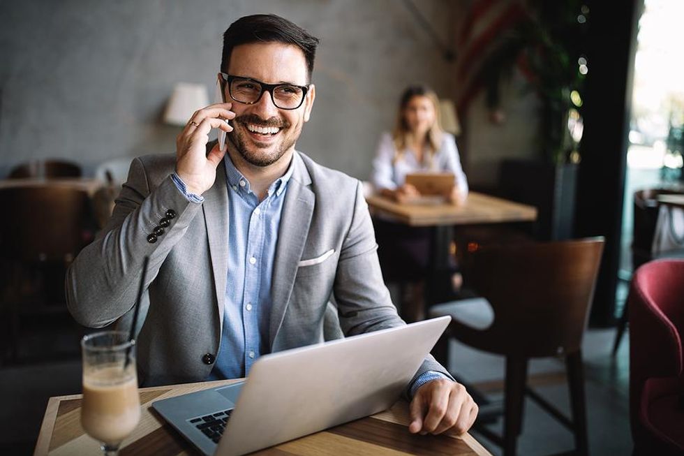 Man works remotely from a caf\u00e9