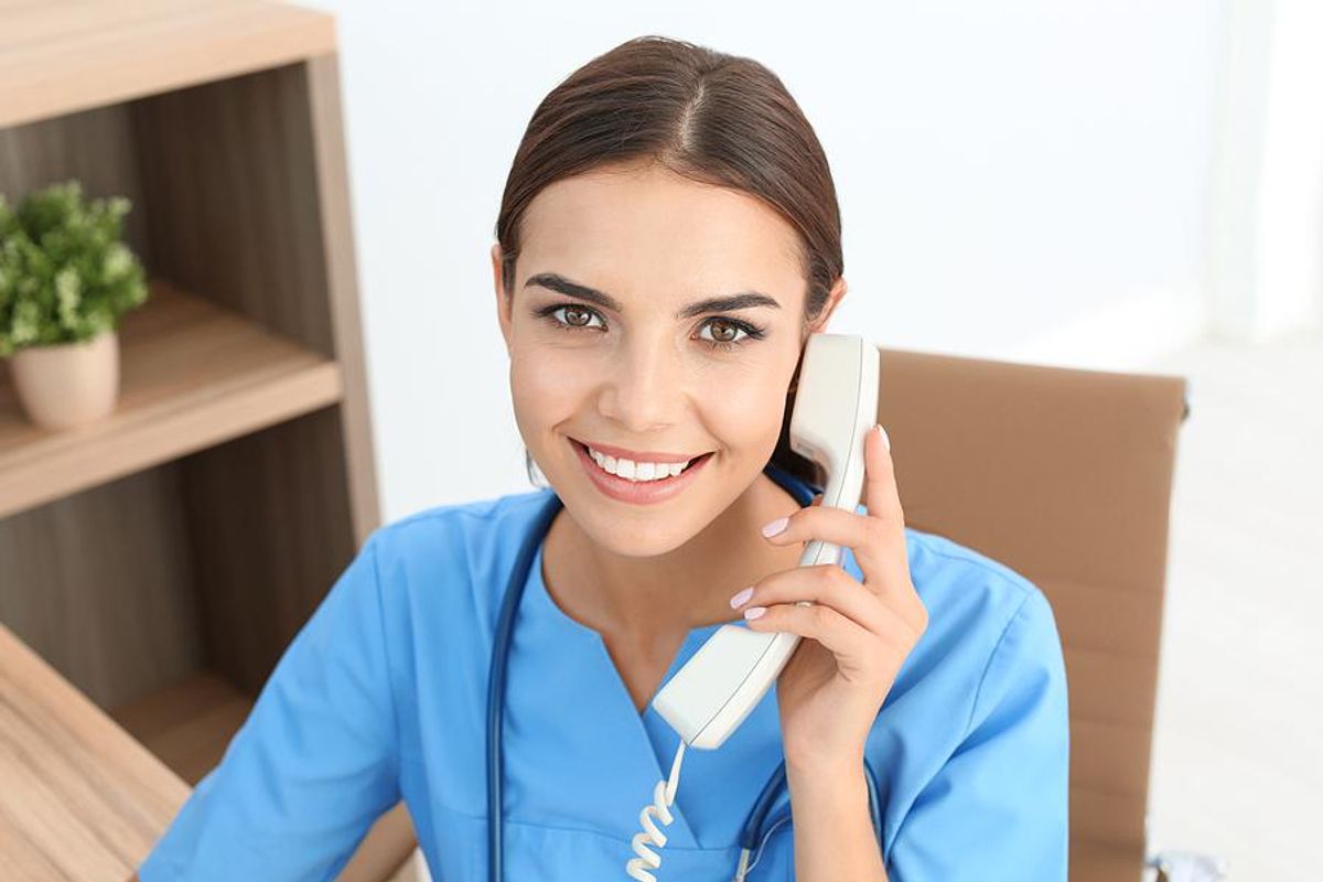 Medical assistant answers the phone