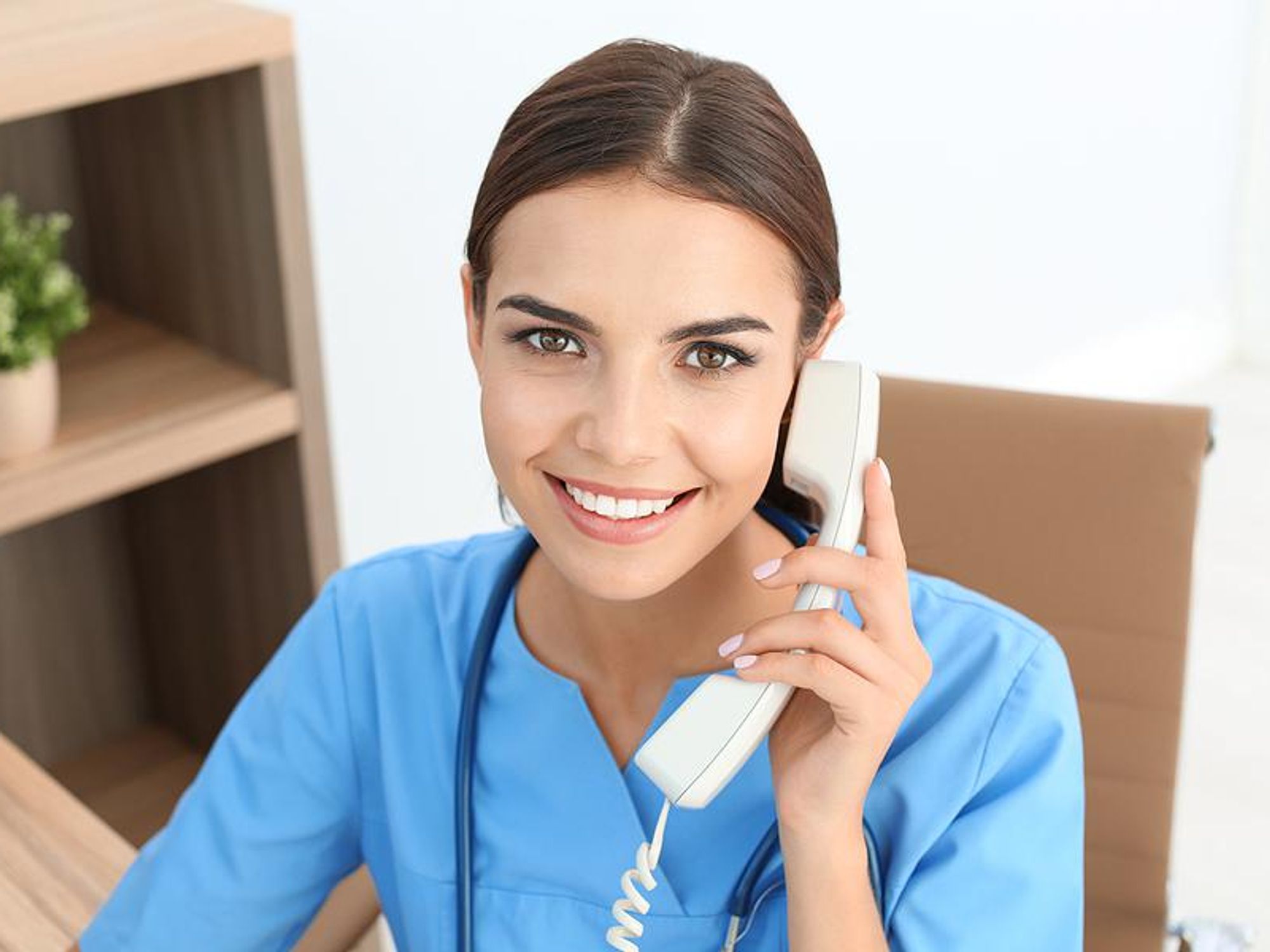 Medical assistant answers the phone