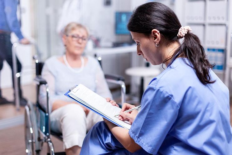 10 Traits Of An Outstanding Medical Assistant - Work It Daily