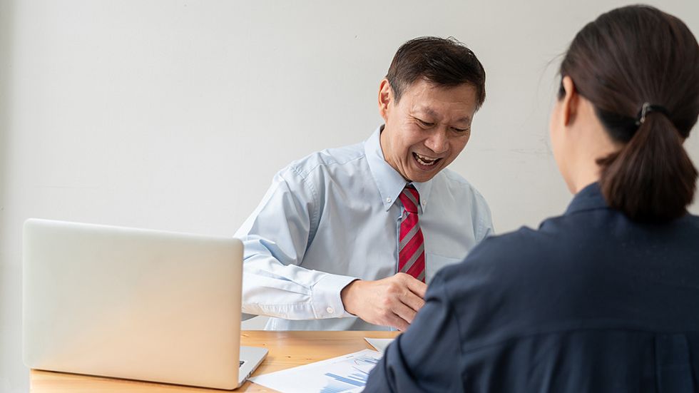 New manager communicates with an employee during a meeting