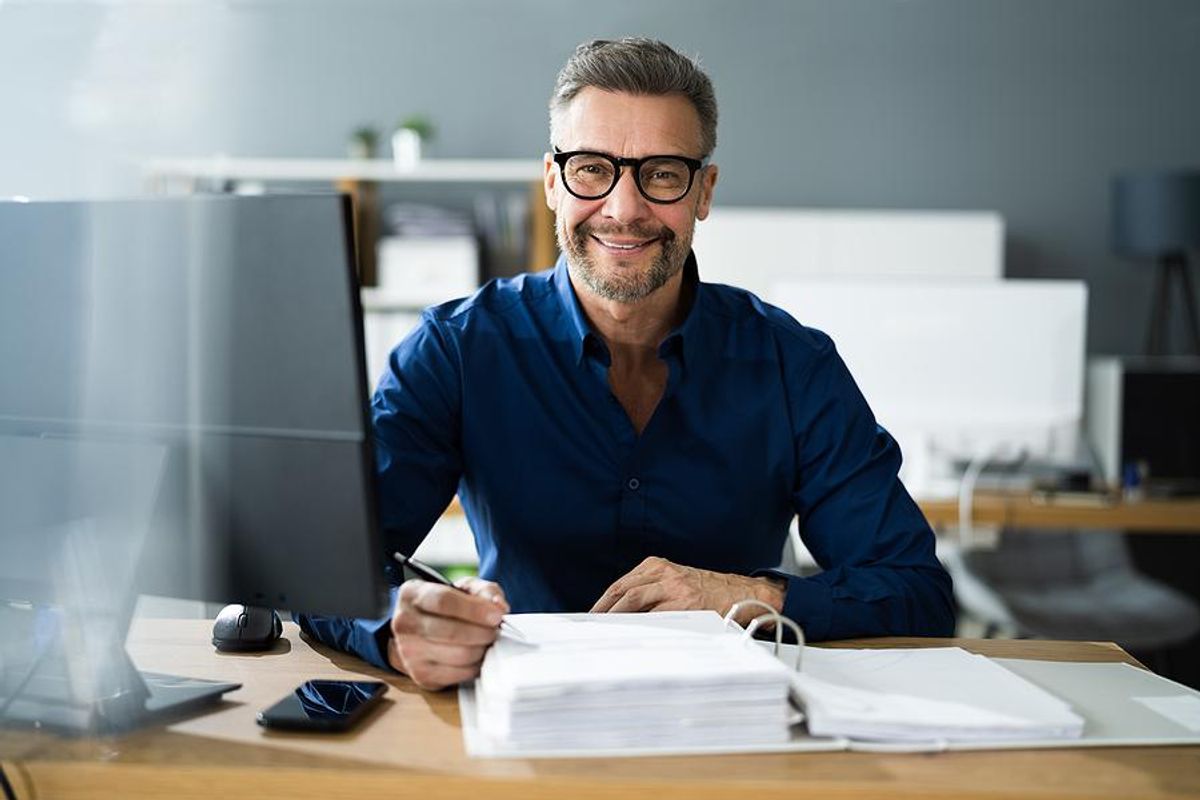 Older professional overcomes age discrimination in his job search