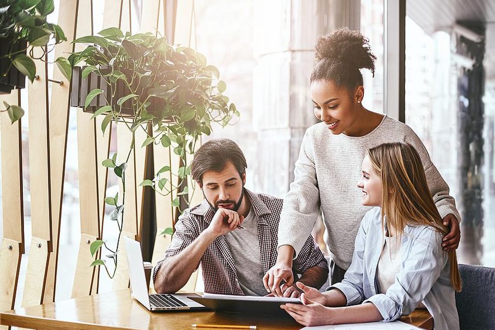 Proactive employee helps coworkers