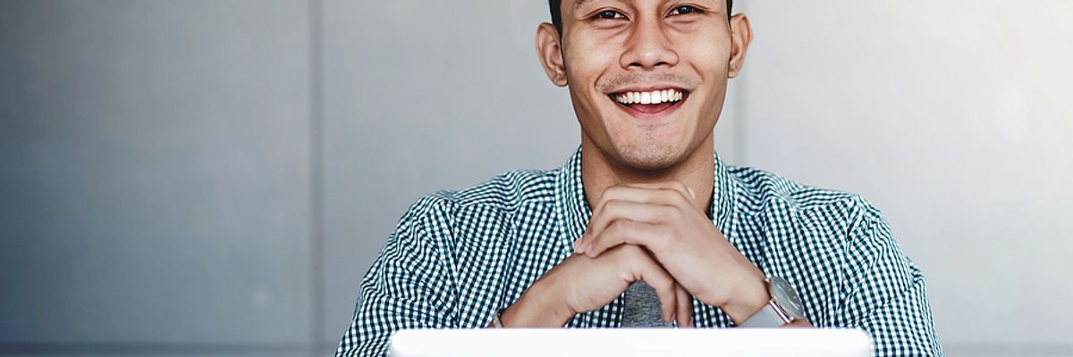 Recent college grad applies for jobs during COVID-19