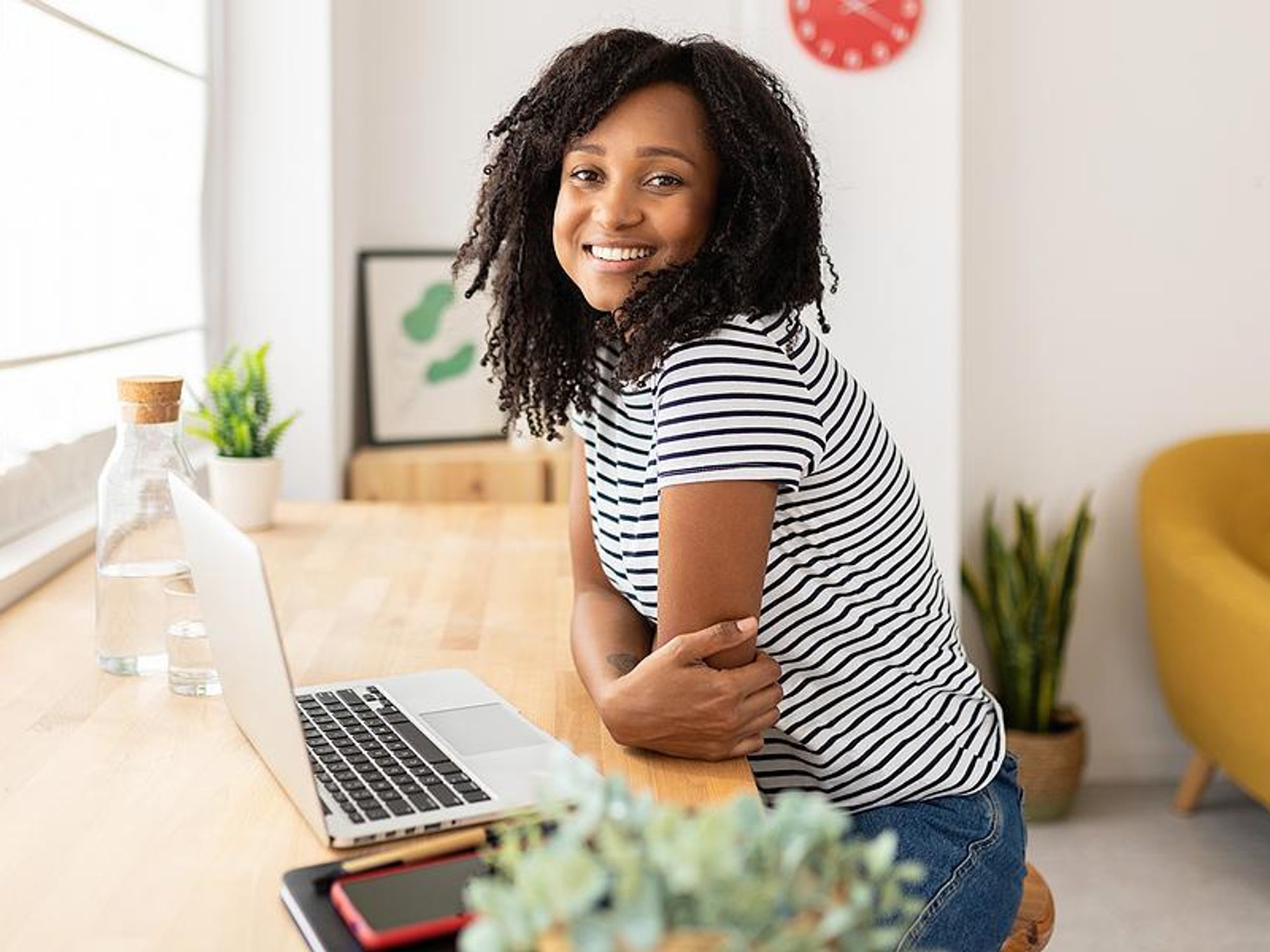 Recent college grad on laptop quantifies her accomplishments