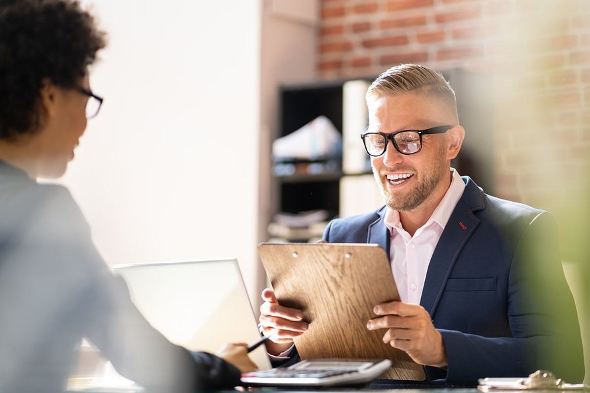 Recruiter / hiring manager utilizes storytelling during a job interview