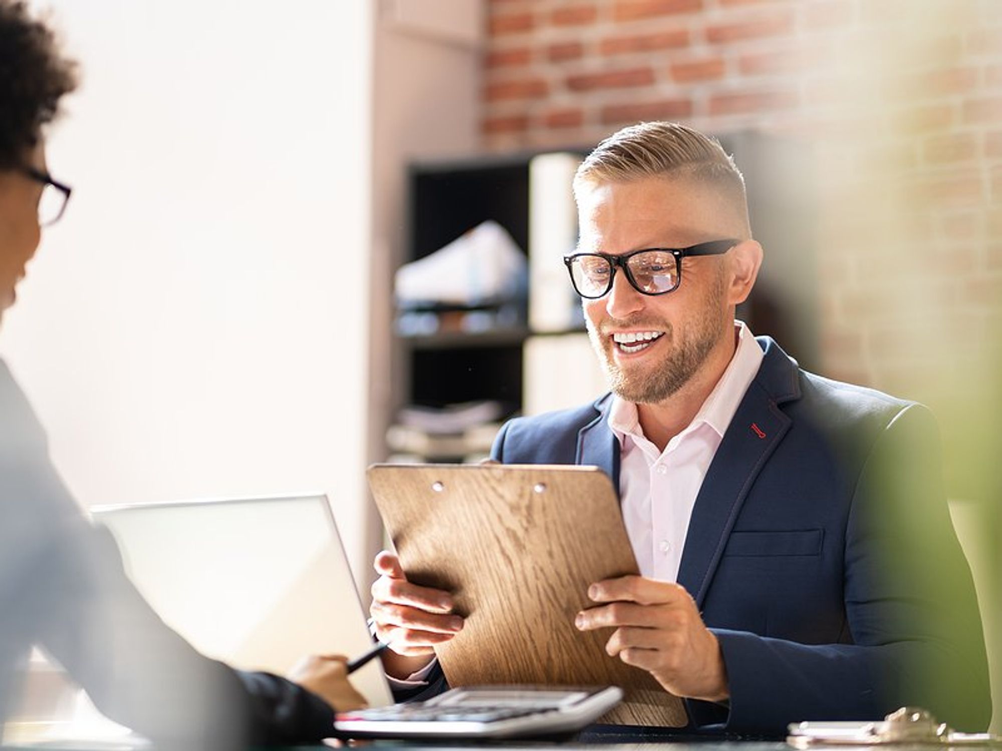 Recruiter / hiring manager utilizes storytelling during a job interview