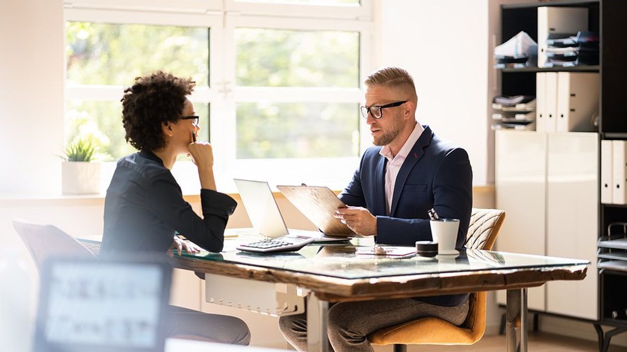 Recruiter interviews a job candidate during the summer