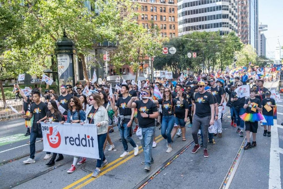 Karyawan Reddit mengambil bagian dalam acara Pride Day.