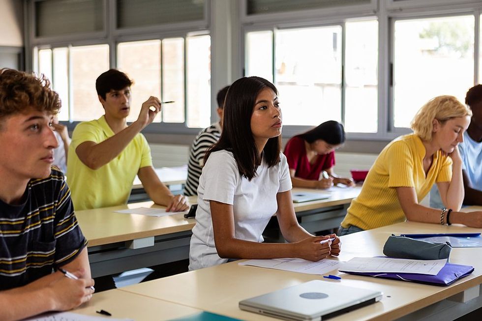 Students pay attention to the teacher in the classroom