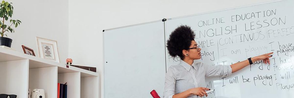 Teacher teaches her students vocabulary during class