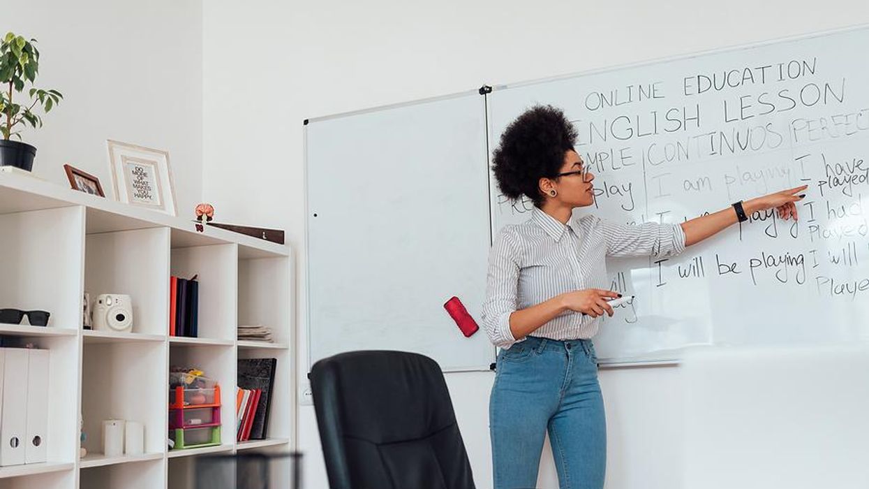 Teacher teaches her students vocabulary during class