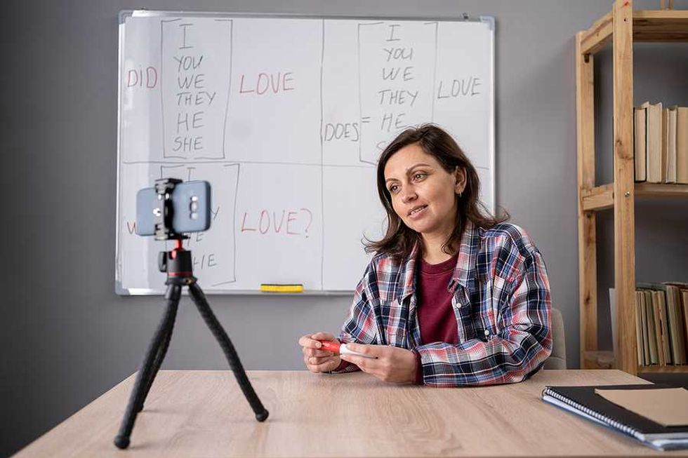 Teacher uses video tools and AI in her classroom
