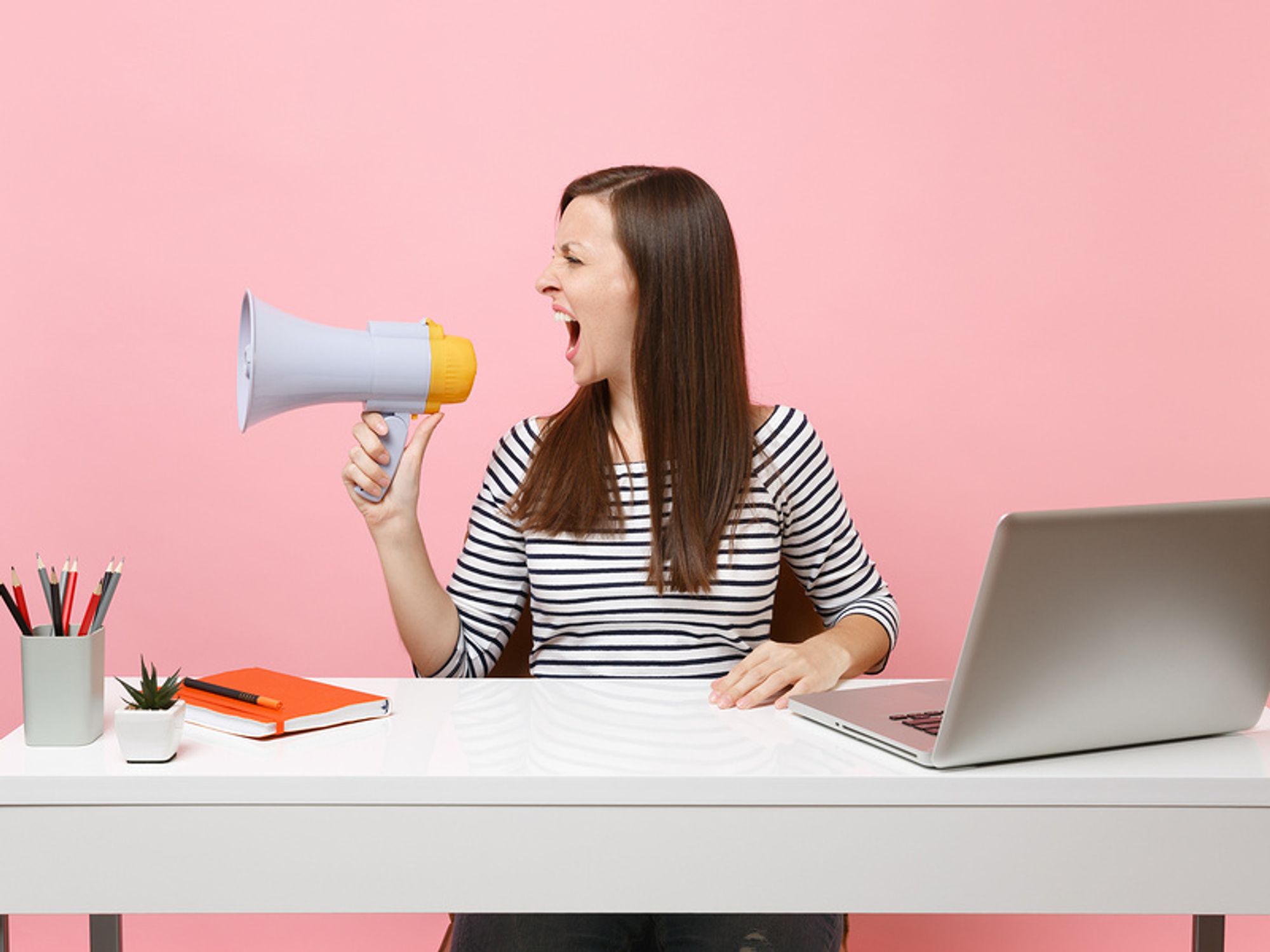 The Ultimate Guide To Dealing With Annoying Co-Workers - Work It Daily