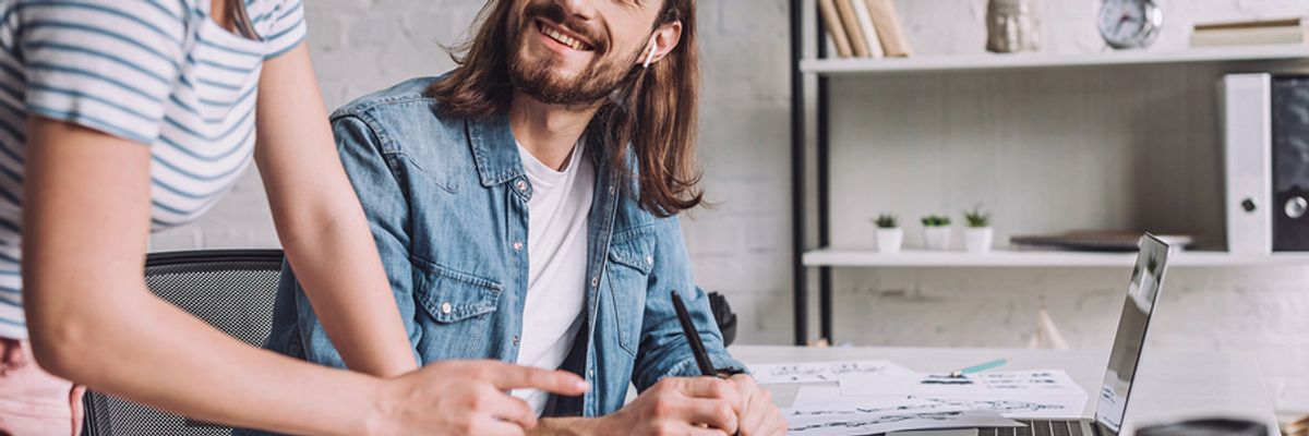 Woman compliments her co-worker on a job well done